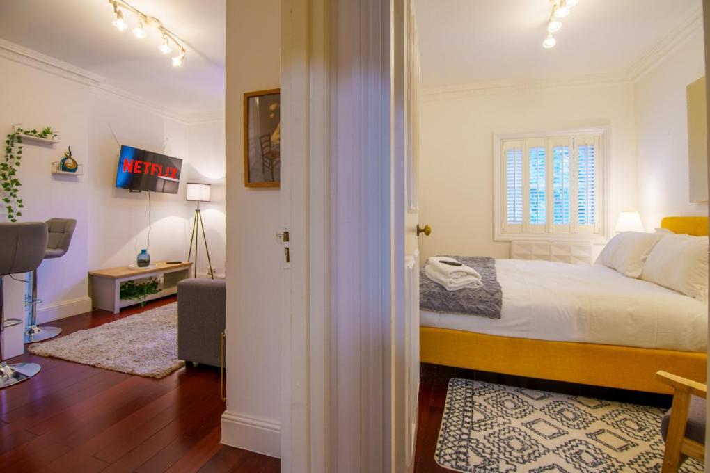 Camden Hub Apartment *