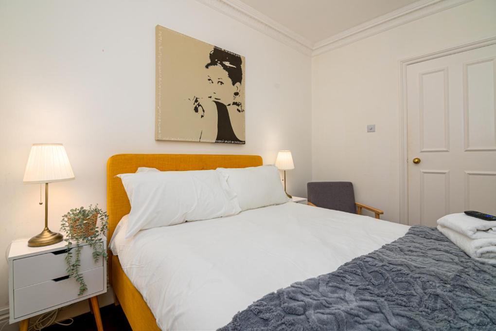 Camden Hub Apartment *